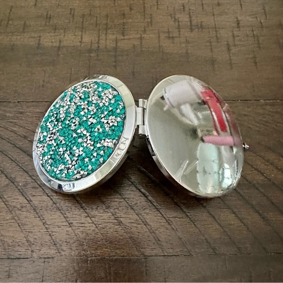 NEW!! Glam Compact Mirror - Picture 7 of 13